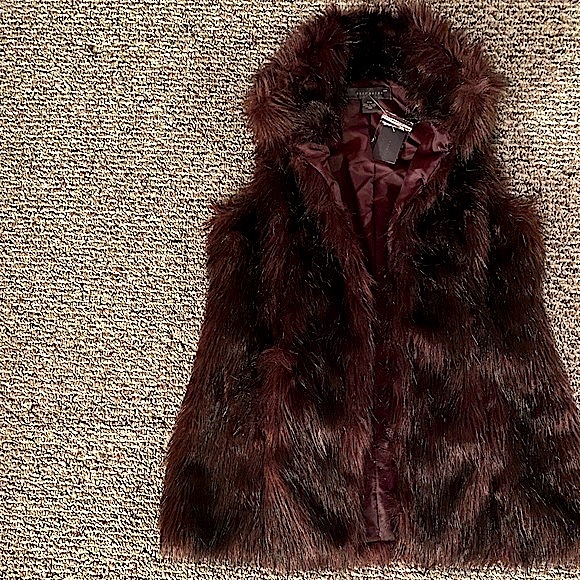 SUZY SHIER (NWT) • Faux-Fur Vest • Size Medium • Silk-Lined Maroon + Black Fur - Picture 4 of 12